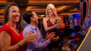 Tampilan meja Live Baccarat 123indo dengan dealer live dan aliran video HD